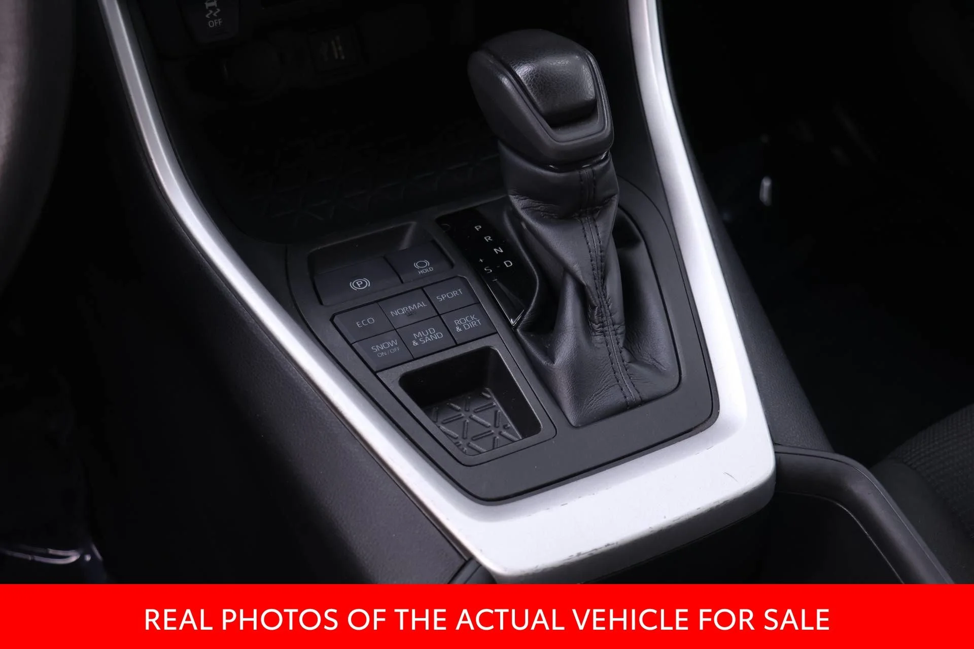 2023 Toyota RAV4 LE - Photo 13