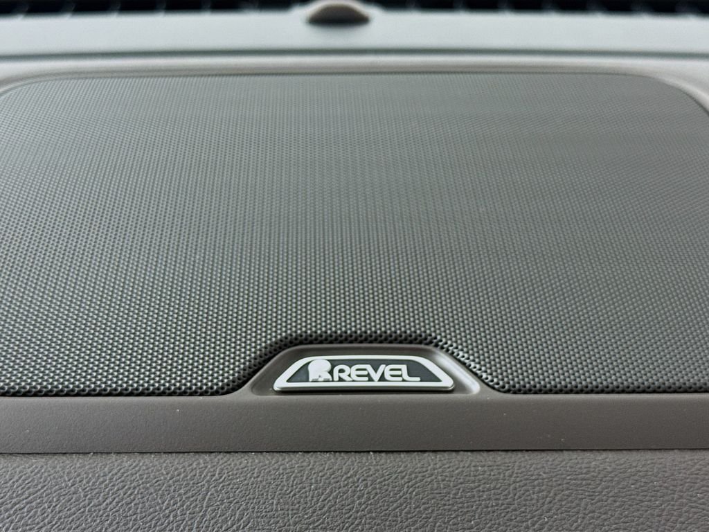 Used 2021 Pristine White Lincoln Reserve image 23