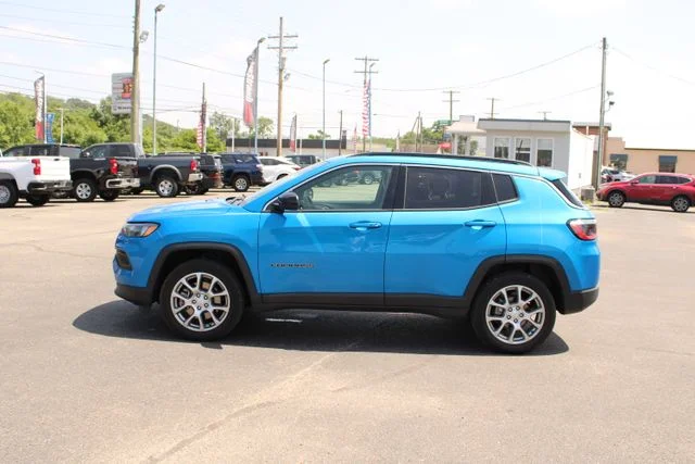 Used 2023 Blue Jeep Latitude Lux image 4