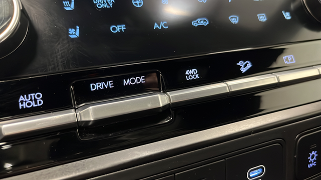 Used 2025 Serenity White Hyundai Calligraphy image 34