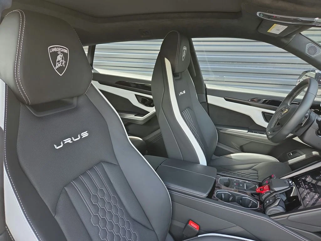 Used 2024 White Lamborghini S image 19