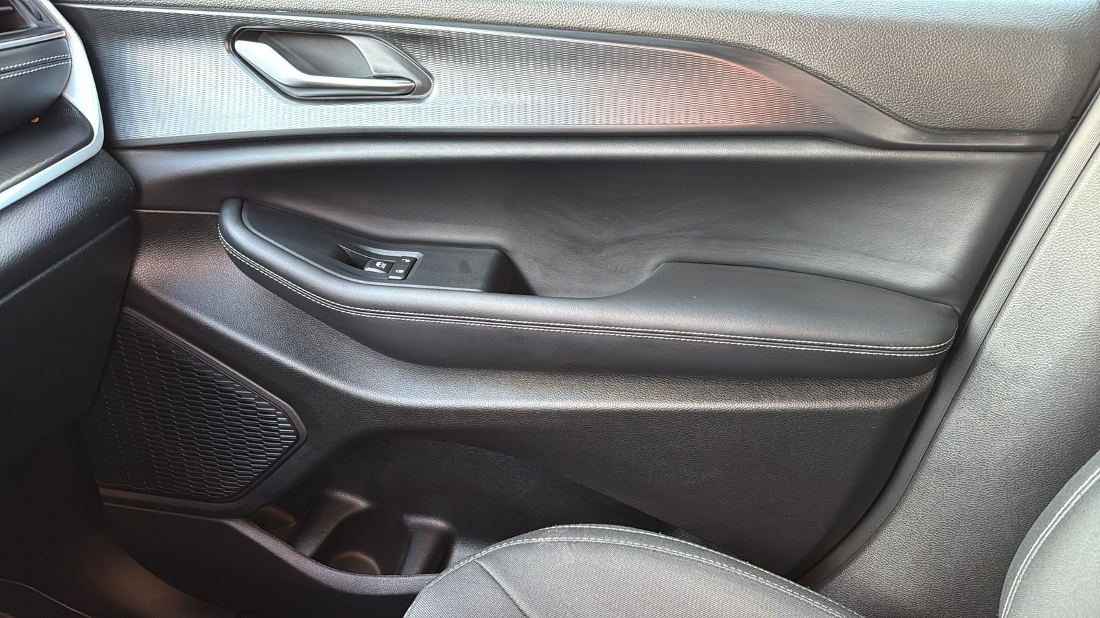Used 2025 Gray Jeep Laredo X image 23