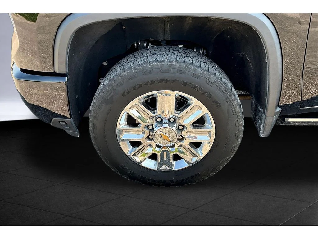 Used 2024 Black Chevrolet High Country image 7