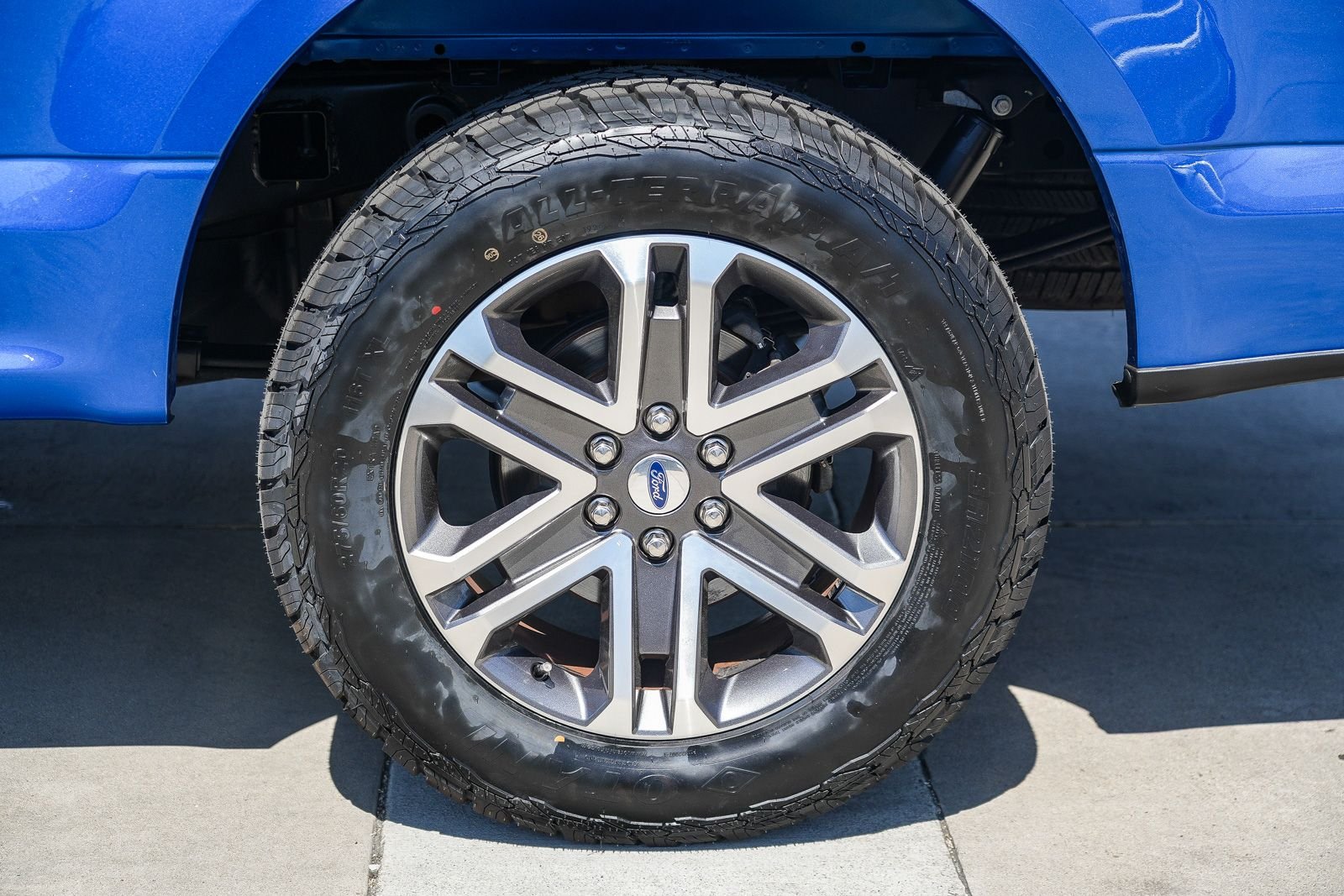 Used 2018 Blue Ford XL image 10