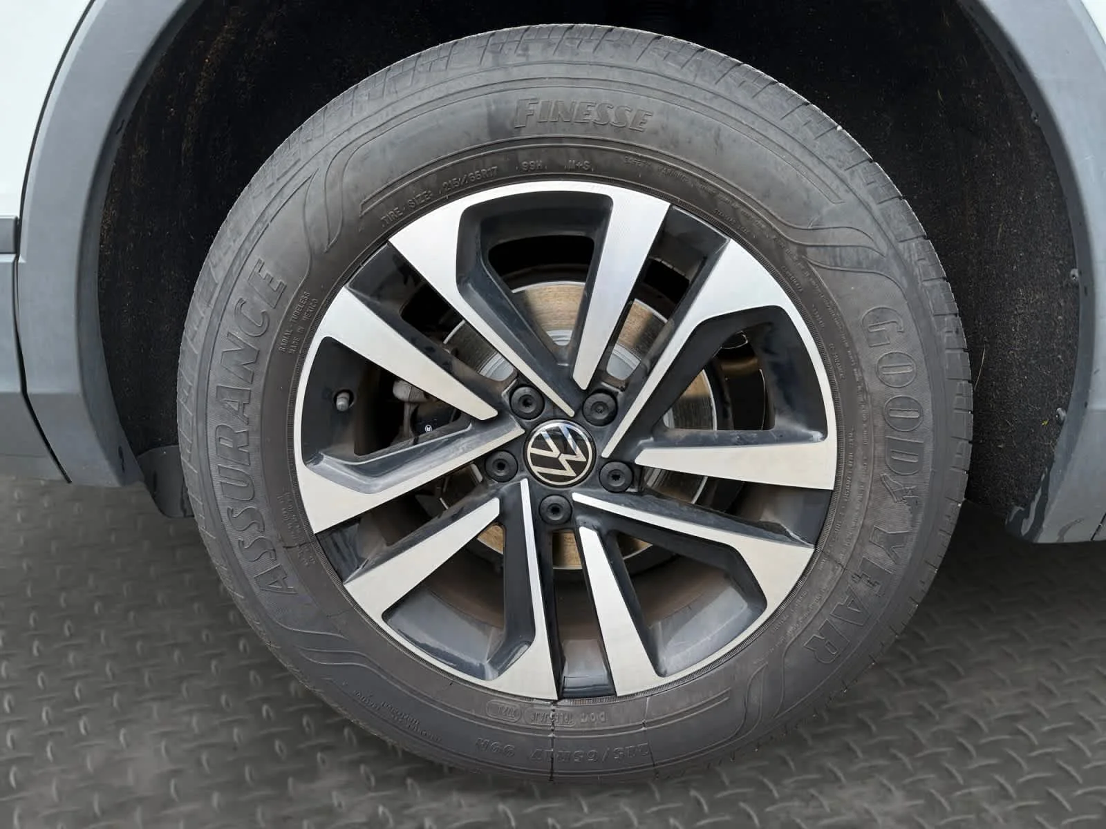 Used 2023 Pure White Volkswagen S image 9