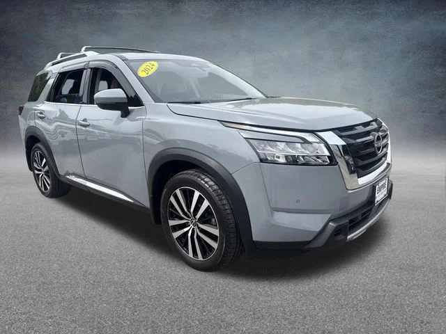 Used 2024 Gray Nissan Platinum image 4