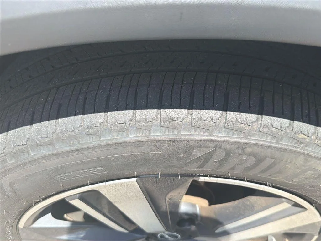 Used 2023 Gun Metallic Nissan SL image 18