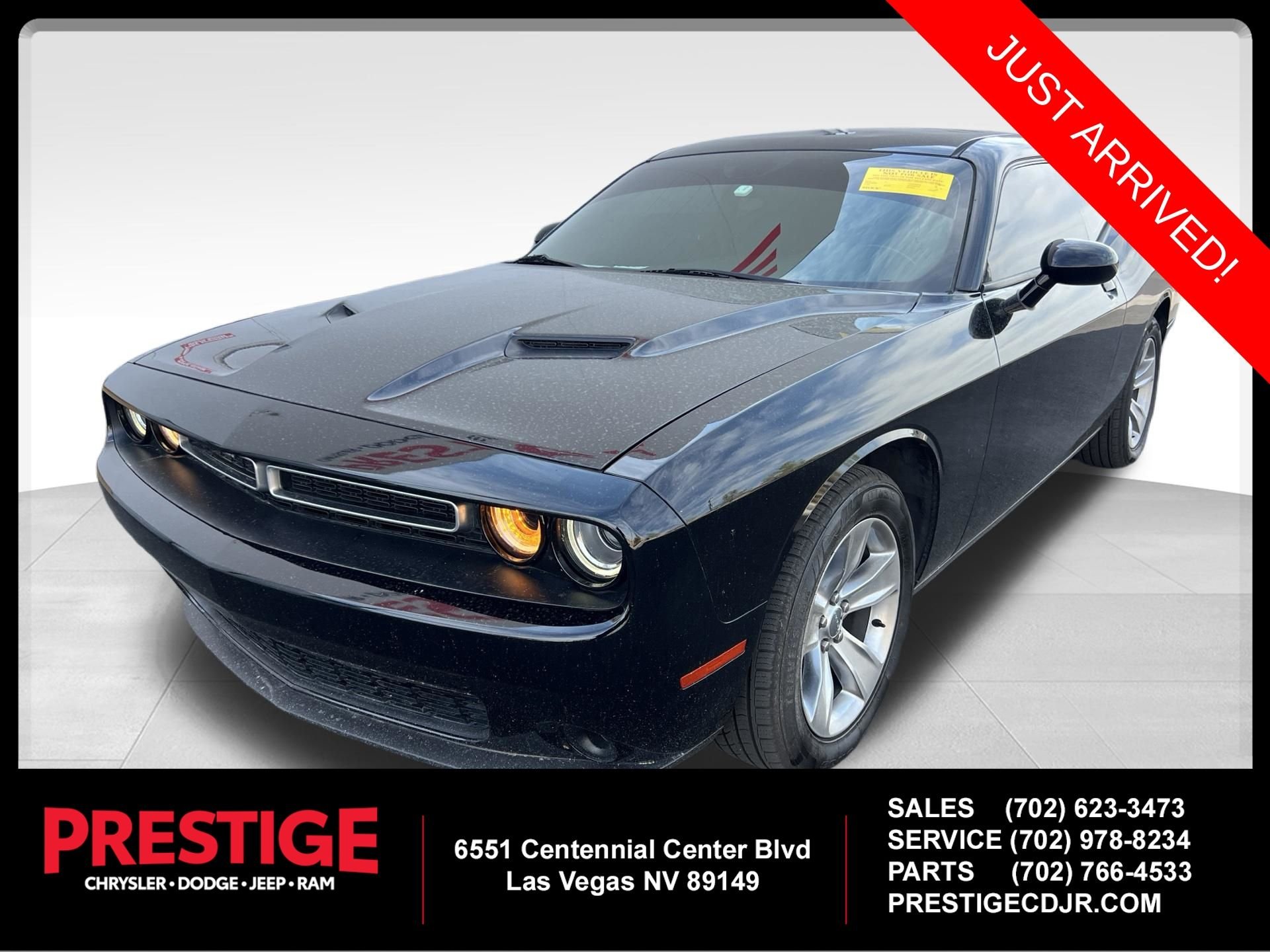 Used 2018 Black Dodge SXT image 1
