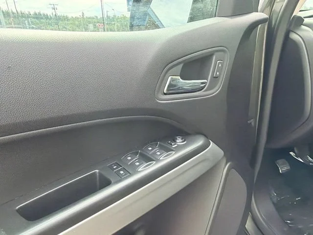 Used 2018 Deepwood Green Metallic Chevrolet 4WD LT image 18