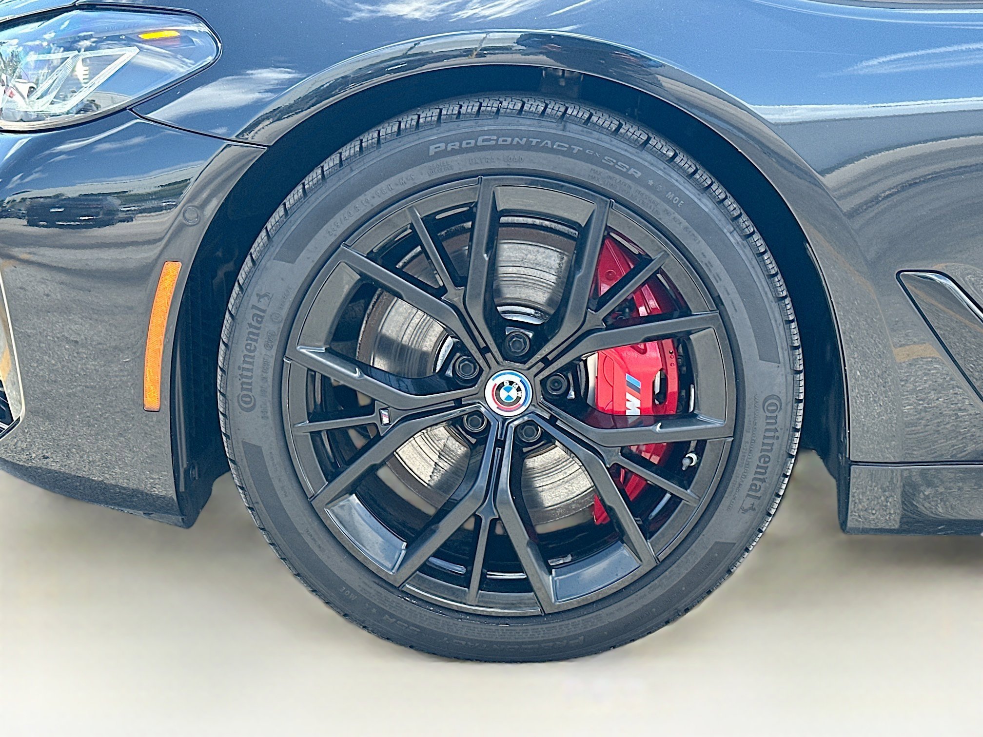 Used 2023 Black Sapphire Metallic BMW M550i xDrive image 28