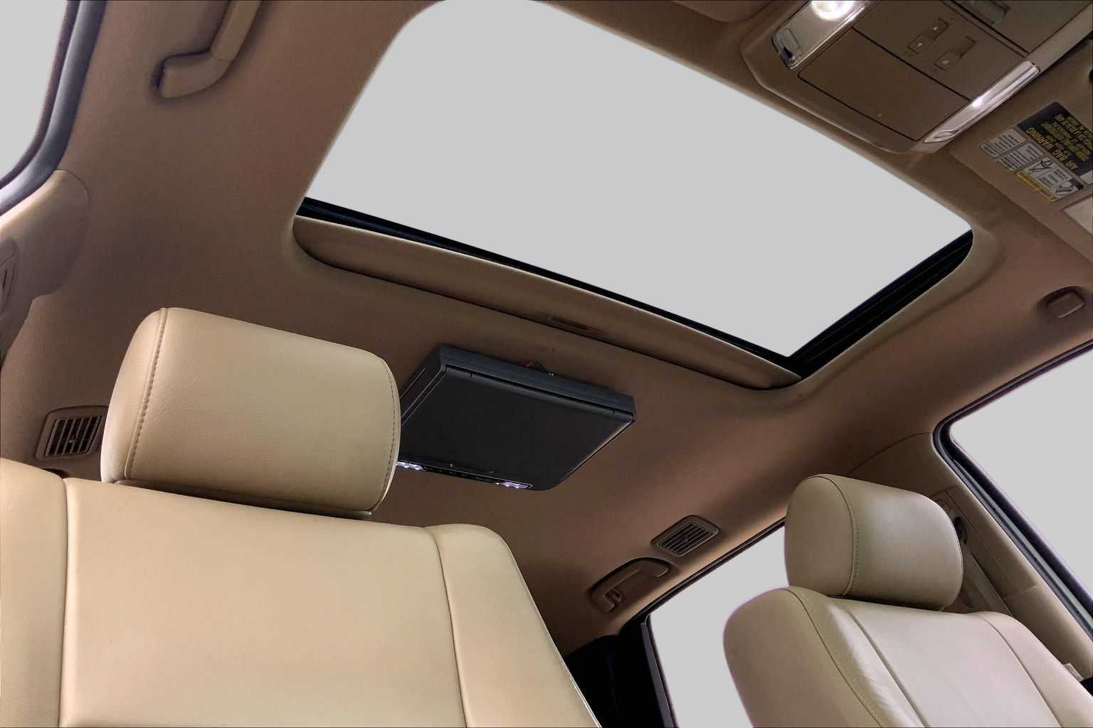 Used 2015 Super White Toyota SR5 image 14