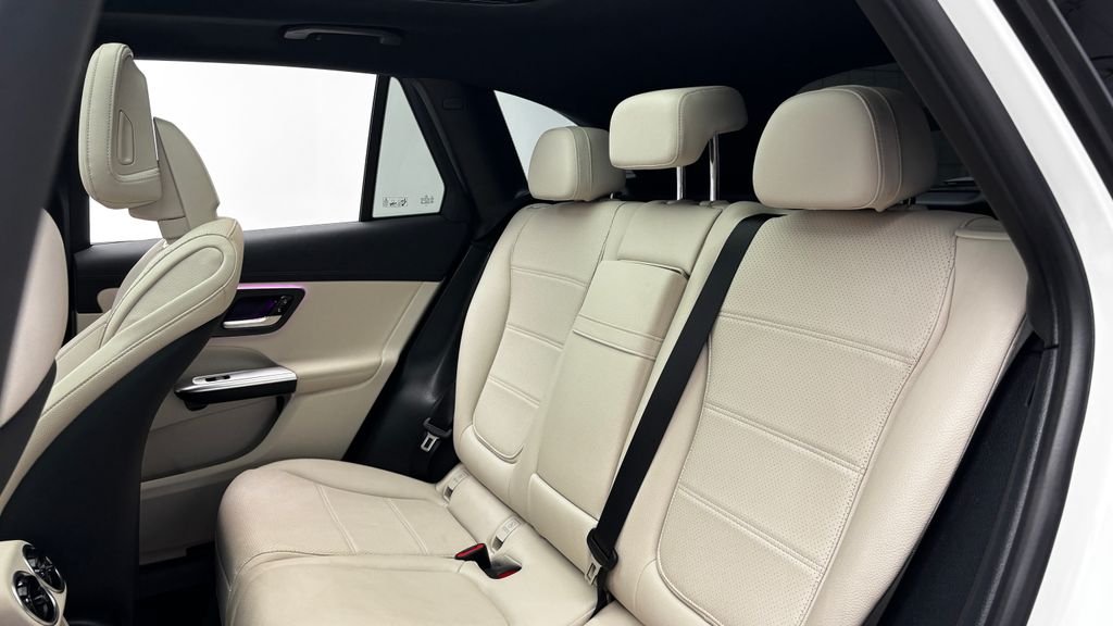 Used 2025 White Mercedes-Benz GLC 300 image 41