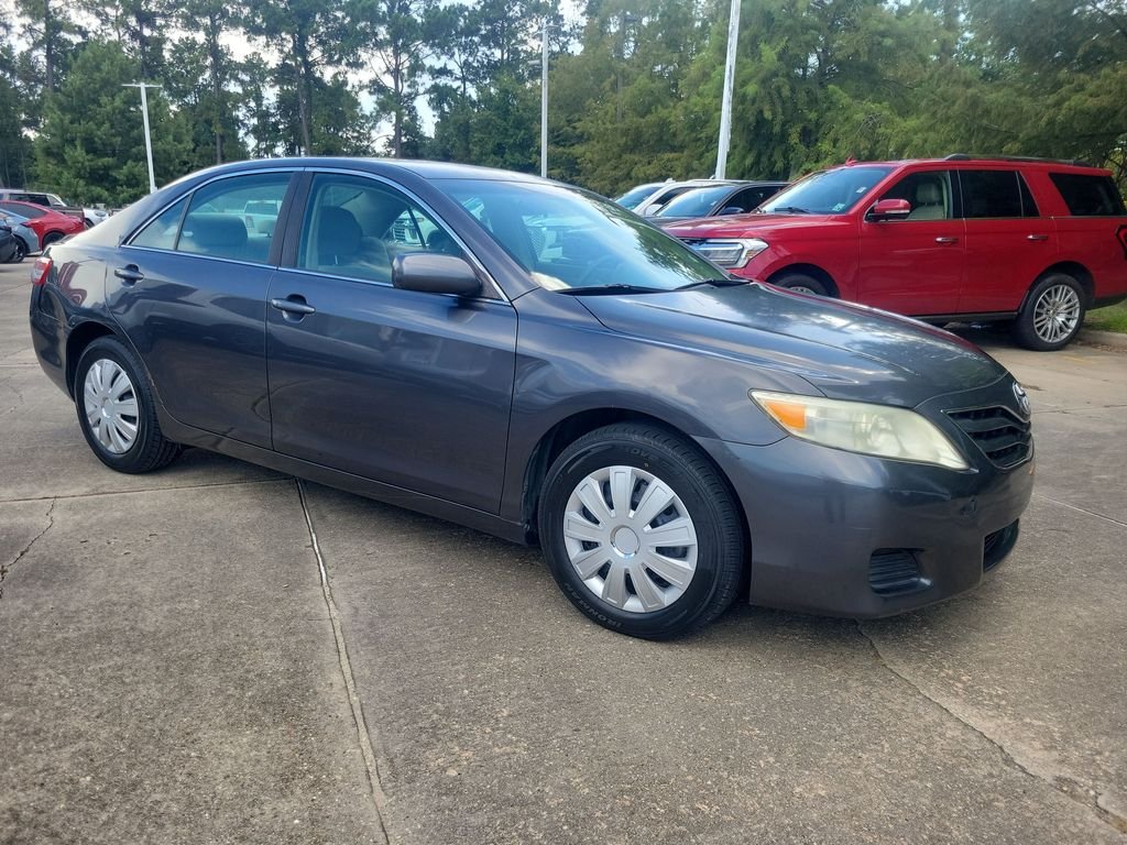 Used 2011 Gray Toyota LE image 13