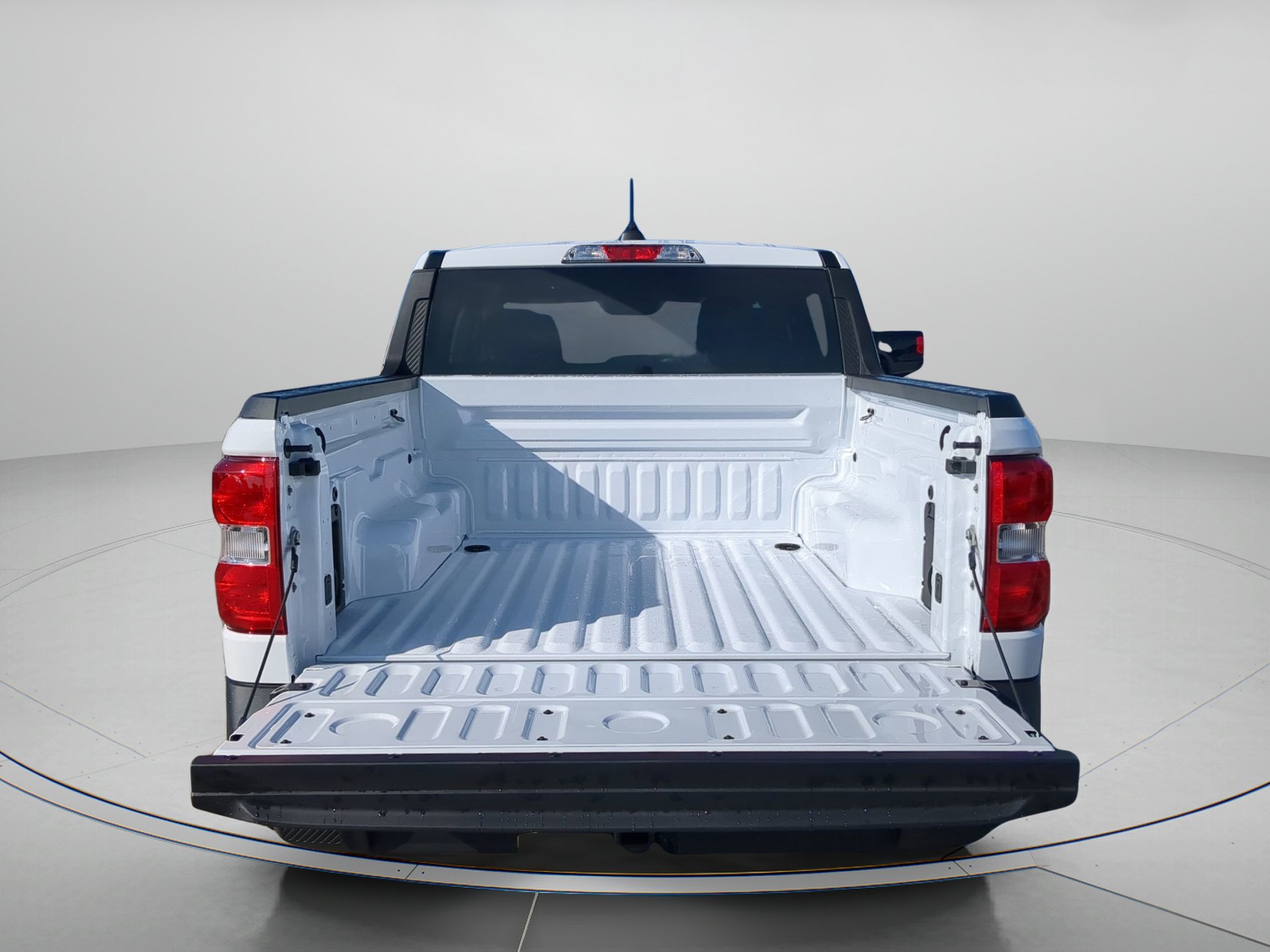 New 2026 Oxford White Ford XLT image 36