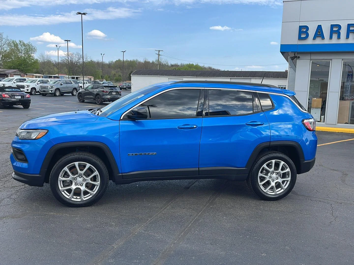 Used 2024 Hydro Blue Pearlcoat Jeep Latitude Lux image 2