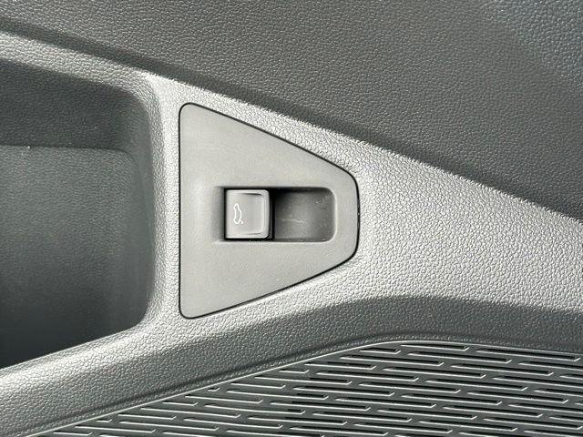 New 2026 Platinum Gray Metallic Volkswagen 1.5T SE image 22