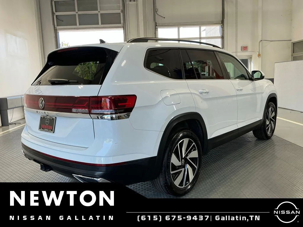 Used 2025 White Volkswagen 2.0T SE w/Technology image 29