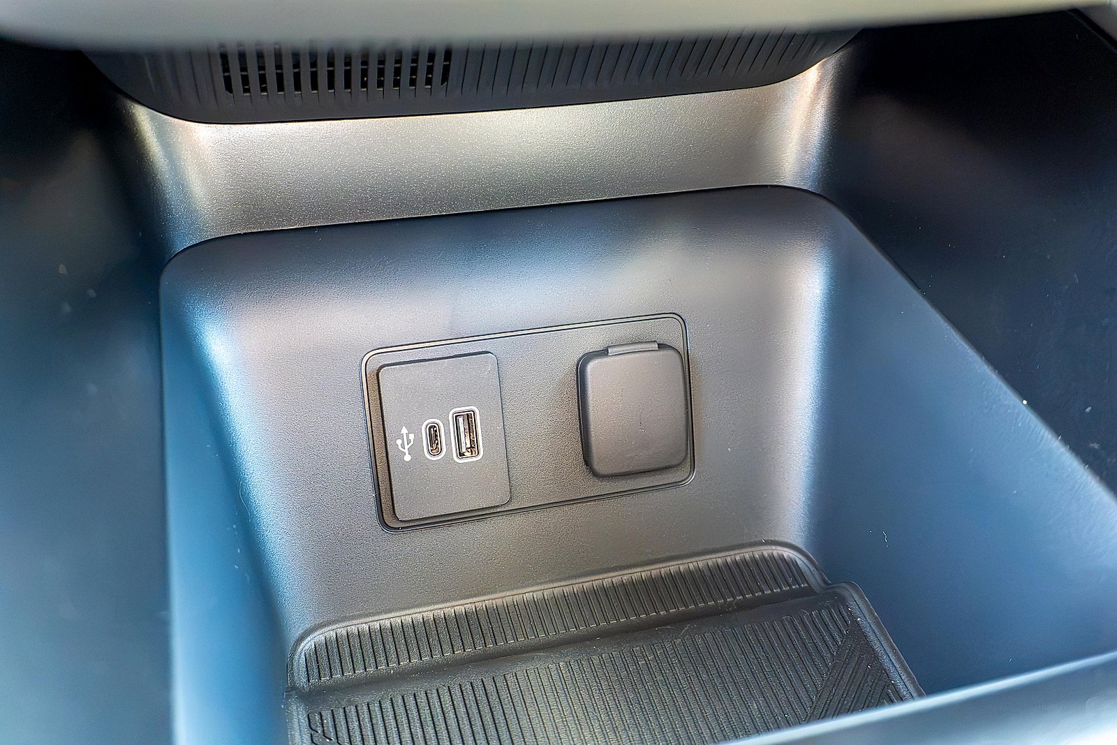 New 2026 Space White Metallic Ford Active image 25