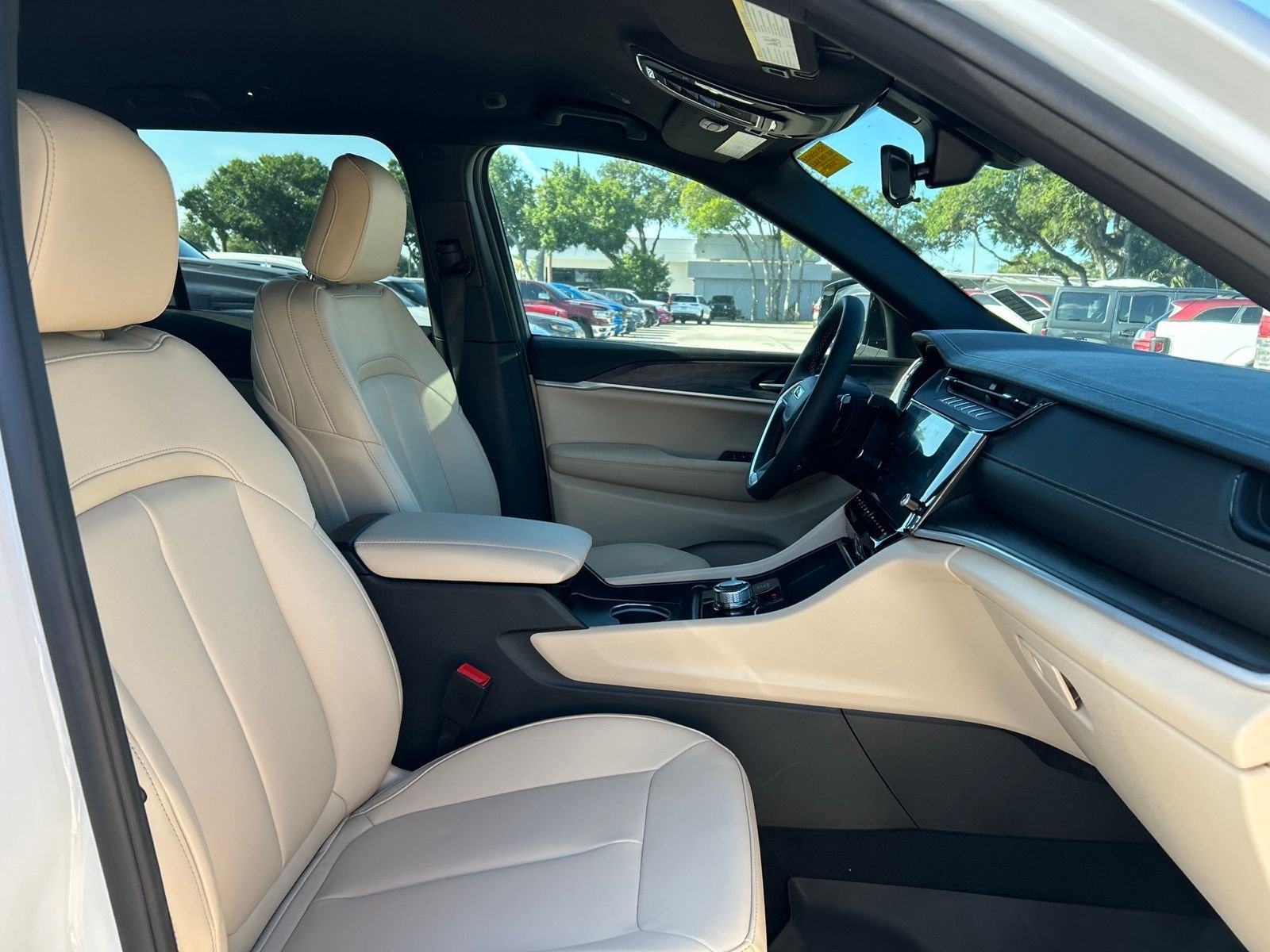 Used 2026 White/off-white Jeep Limited image 12