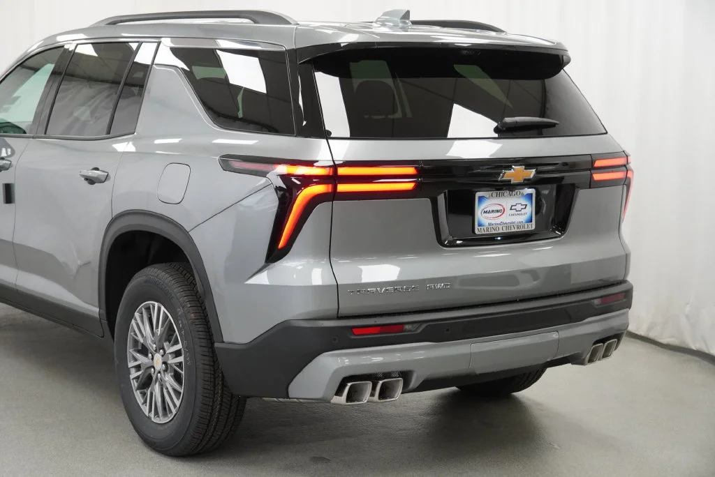 New 2027 Sterling Gray Metallic Chevrolet LT image 17