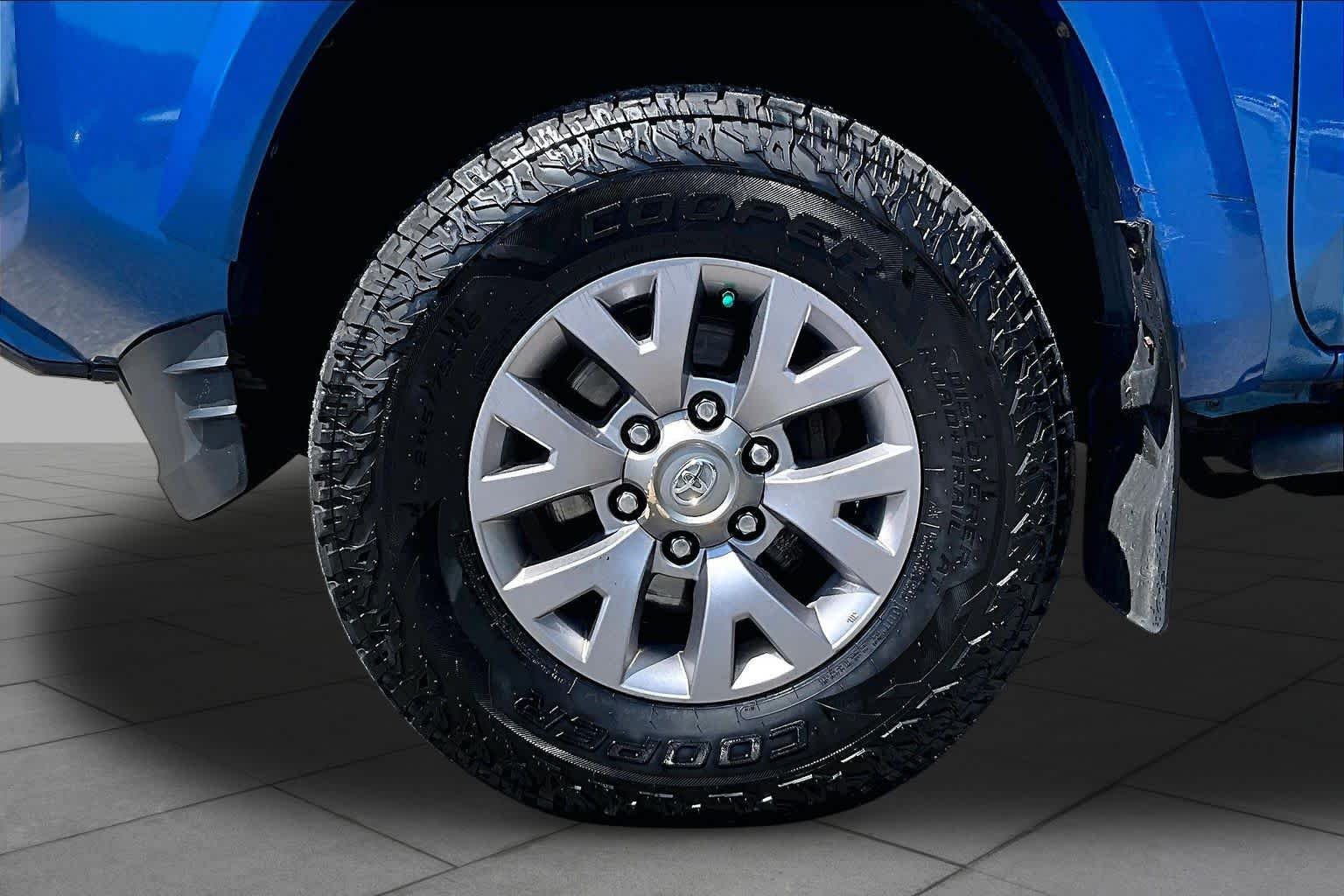 Used 2016 Blazing Blue Pearl Toyota SR5 image 11