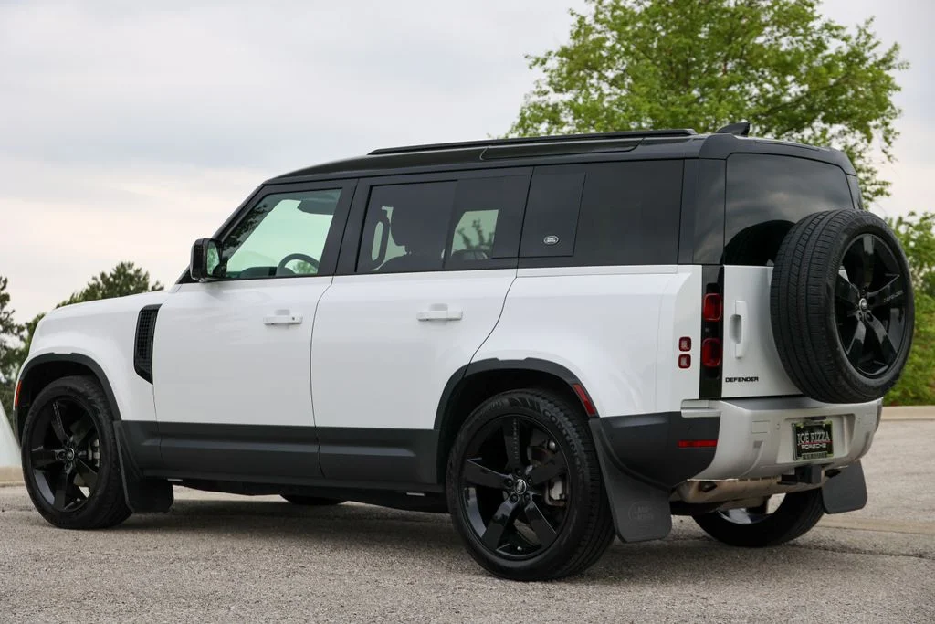 Used 2024 White Land Rover S image 3