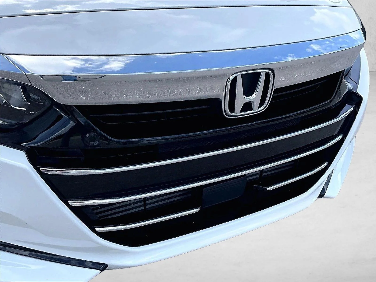 Used 2021 Platinum White Pearl Honda Touring image 27