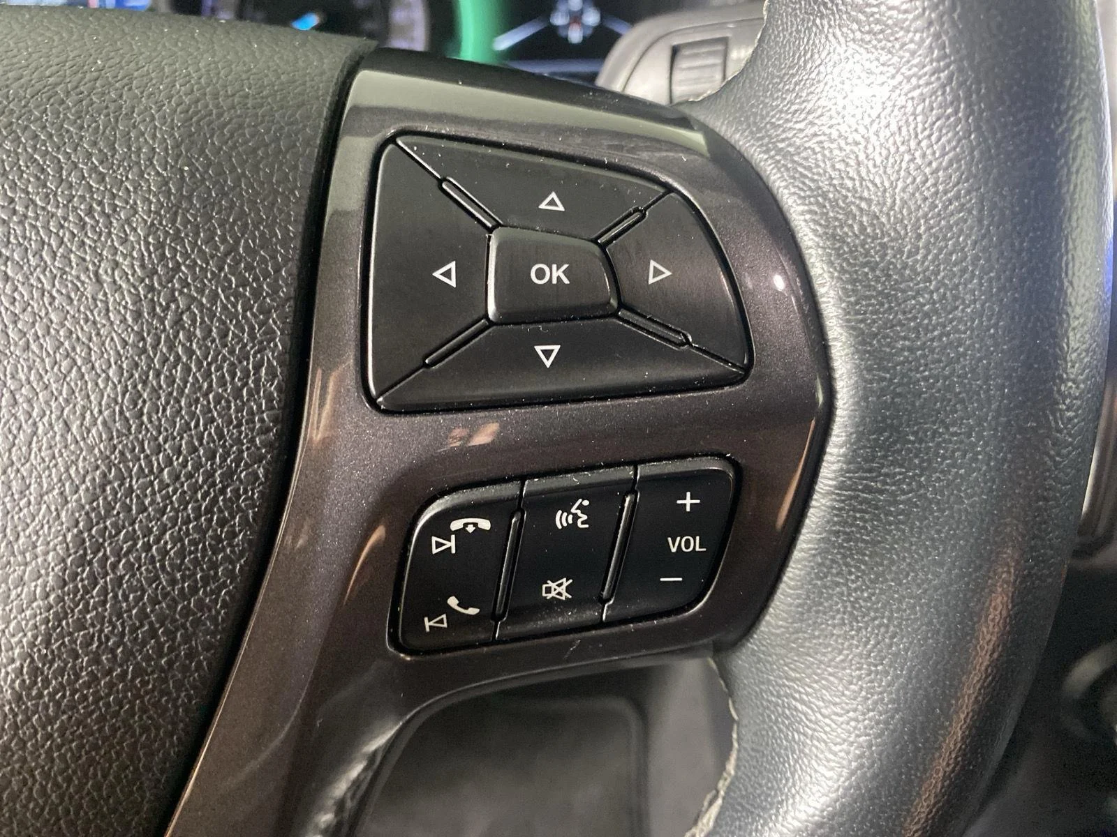 Used 2019 Magnetic Ford LARIAT image 26