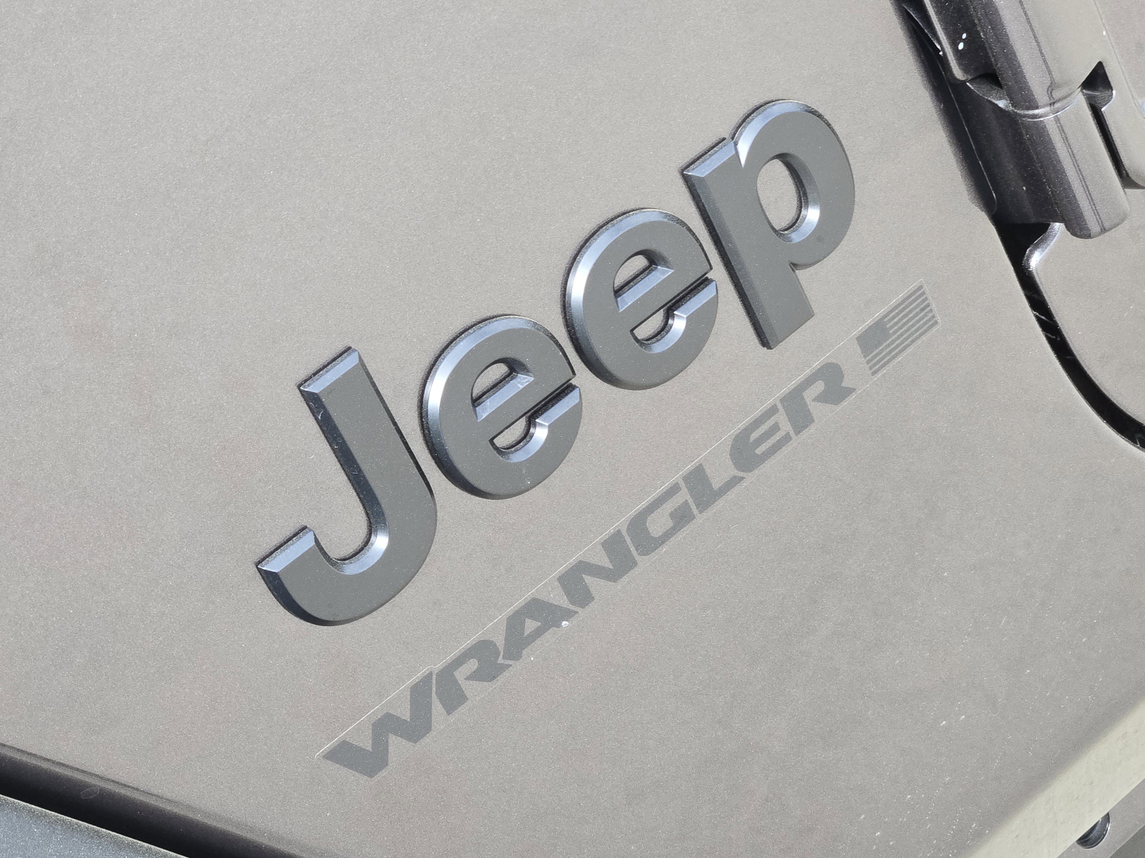New 2026 Granite Crystal Metallic Clearcoat Jeep Sport image 8