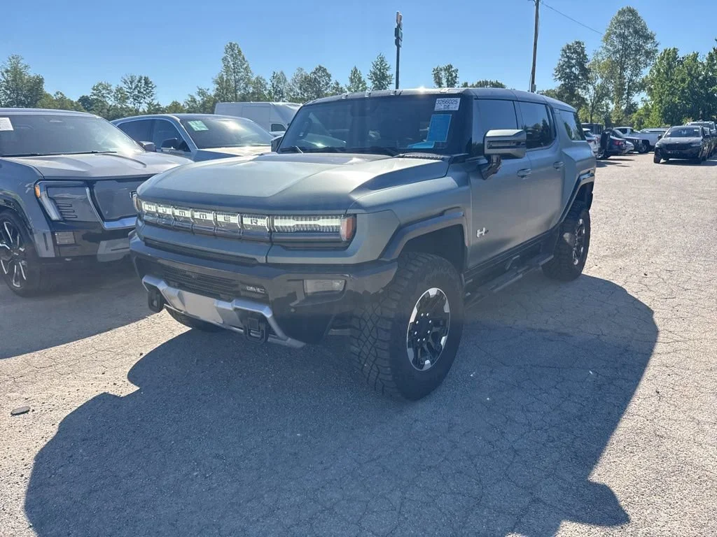 2024 GMC Hummer EV's photo