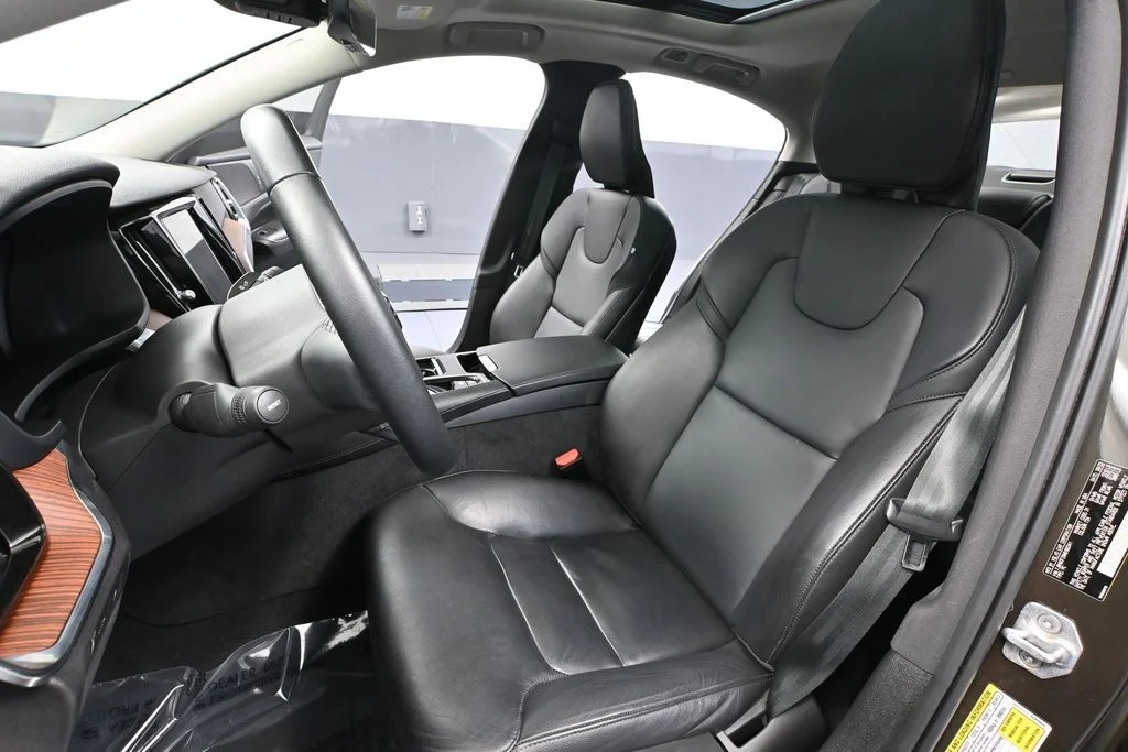 2022 Volvo S60 R-Design Expression - Photo 24