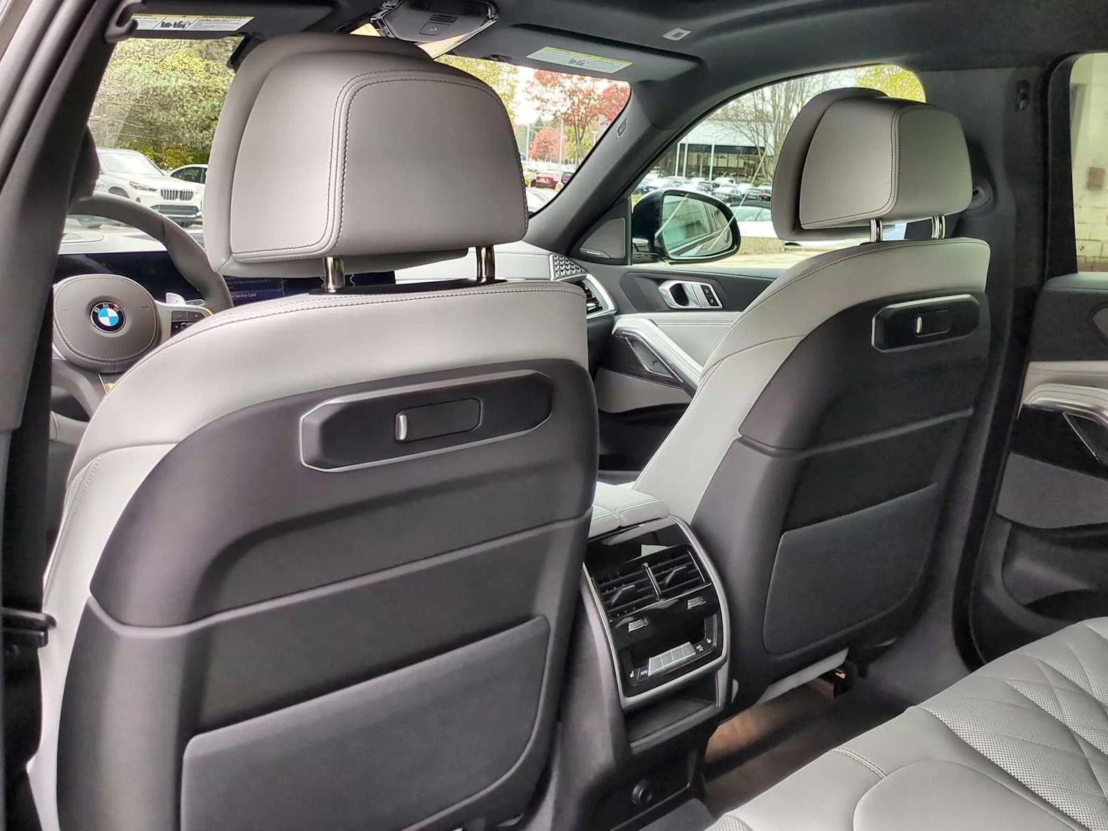 New 2026 Black Sapphire Metallic BMW xDrive40i image 18