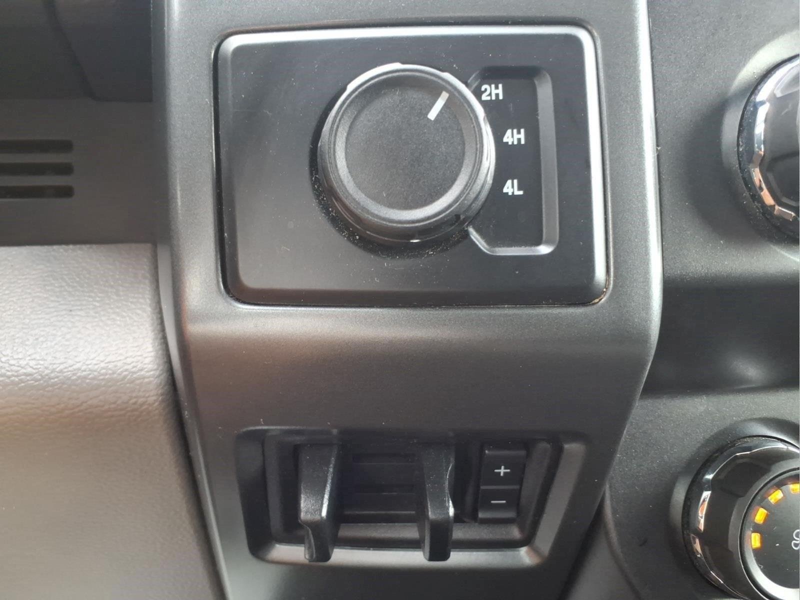 Used 2021 Oxford White Ford XLT image 26