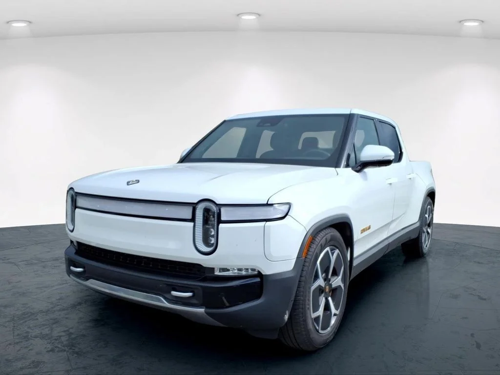 Used 2022 White Rivian Adventure image 4