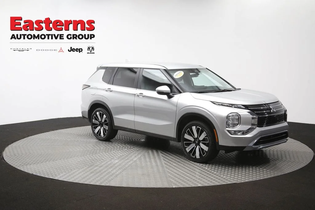 Used 2025 Silver Mitsubishi SE image 49