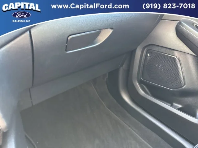Used 2022 Red Ford SEL image 27