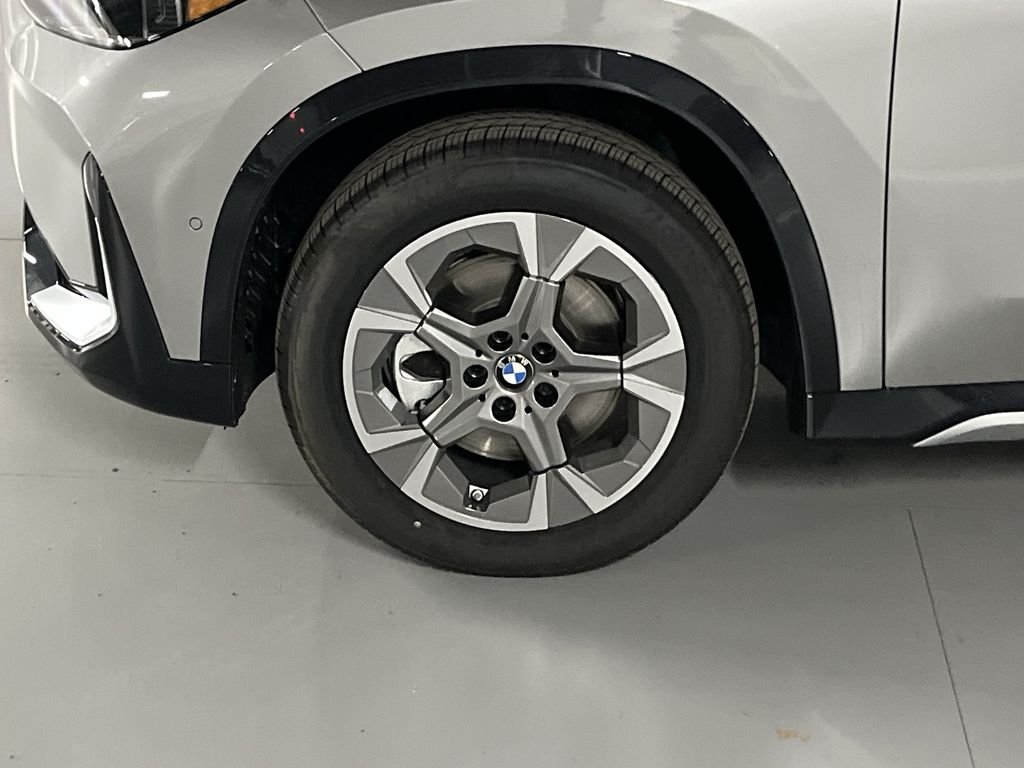 Used 2026 Silver Metallic BMW xDrive28i image 10
