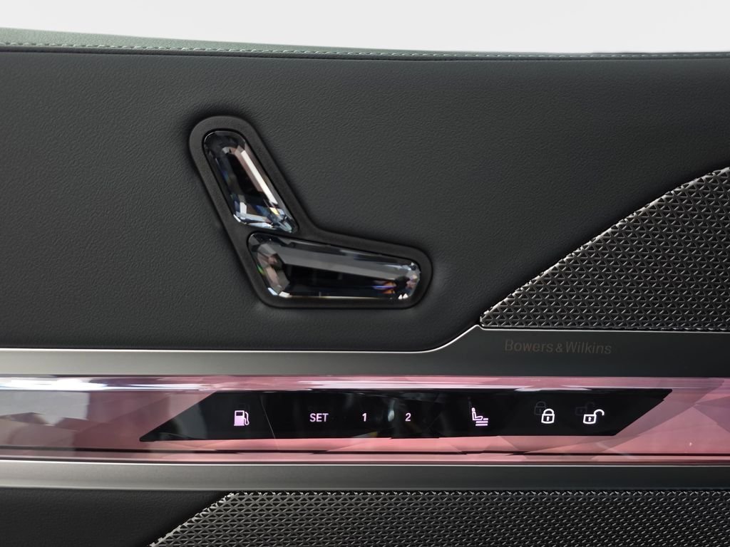 2026 BMW 7 Series 750e - Photo 28