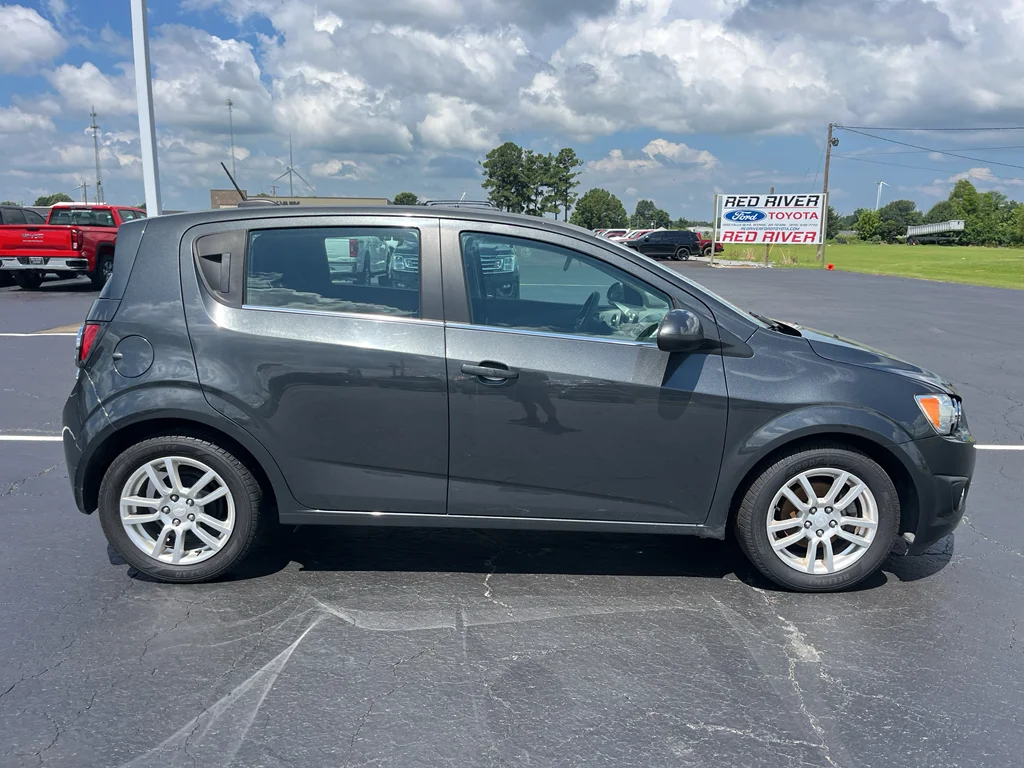 Used 2016 Nightfall Gray Metallic Chevrolet LT image 4