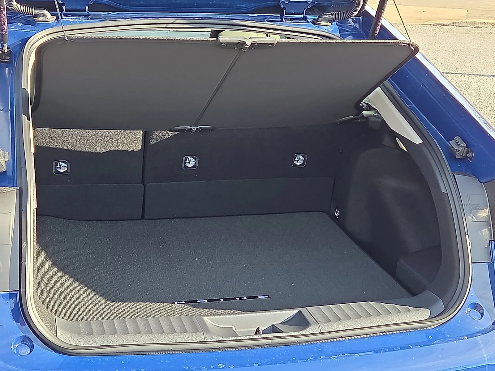 2026 Toyota Prius Plug-in Hybrid XSE - Photo 6