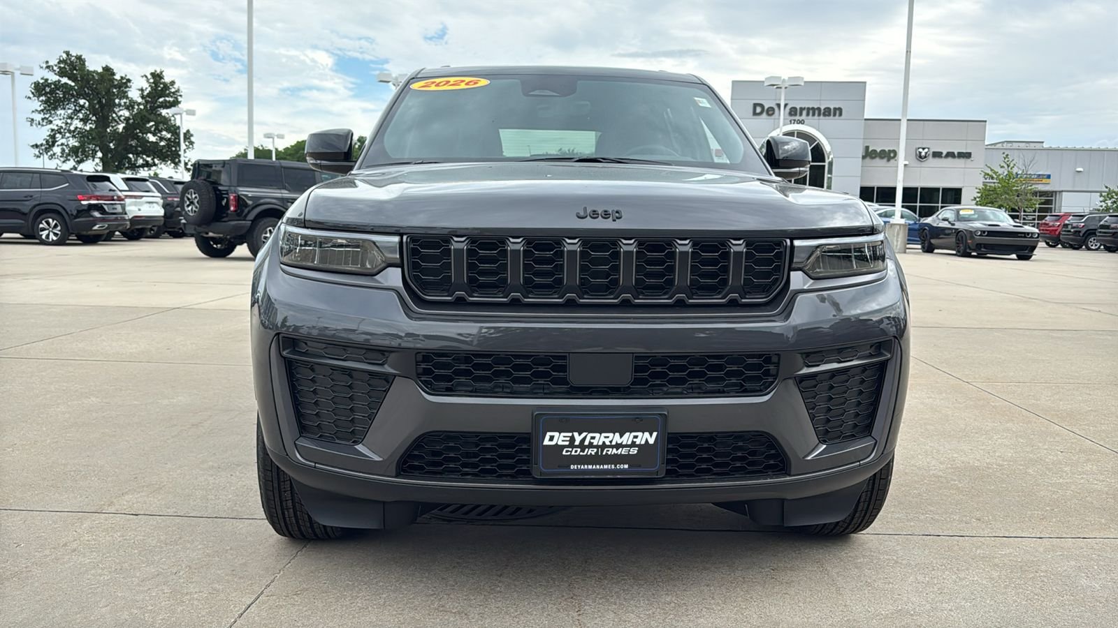 New 2026 Baltic Gray Metallic Clear-Coat Exterior Paint Jeep Altitude image 4