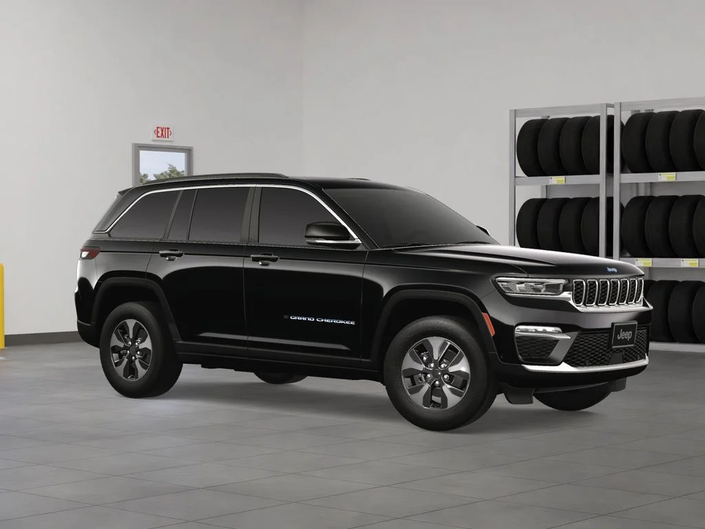 New 2024 Diamond Black Crystal Pearlcoat Jeep 4xe image 8