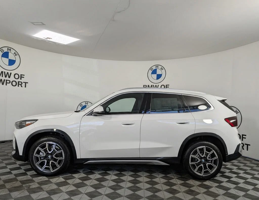 New 2027 Alpine White BMW  image 9