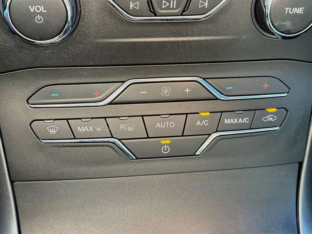 Certified Used 2020 Agate Black Ford SE image 13
