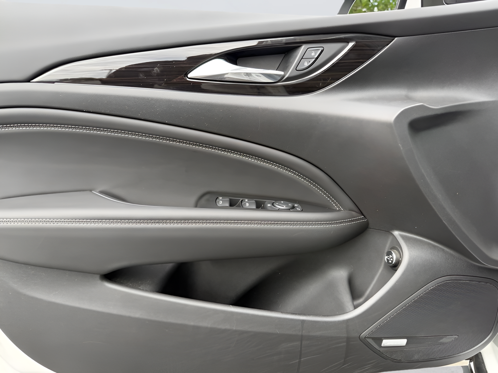 Used 2018 White Buick Essence image 10