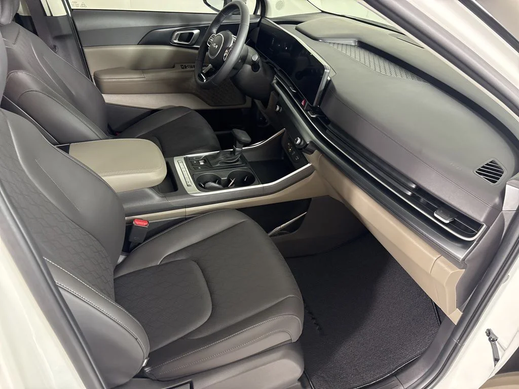 New 2026 White Kia LXS image 16