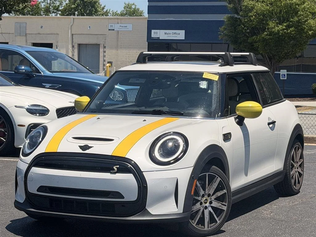 Used 2023 Nanuq White Metallic MINI Cooper SE image 1