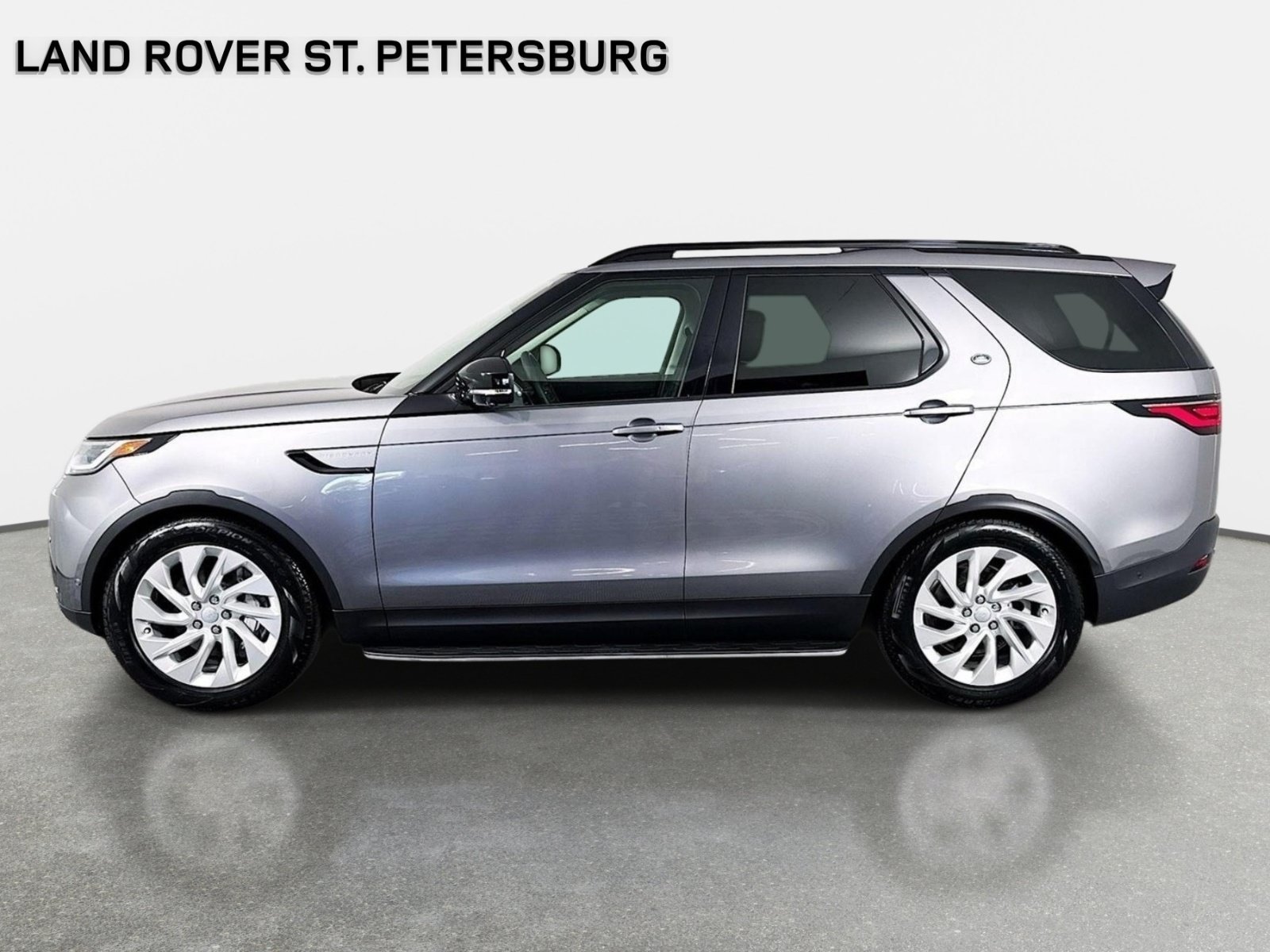 Used 2024 Gray Land Rover S image 4