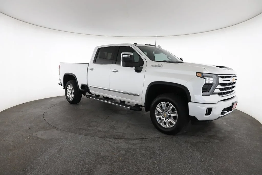 Certified Used 2025 Iridescent Pearl Tricoat Chevrolet High Country image 2