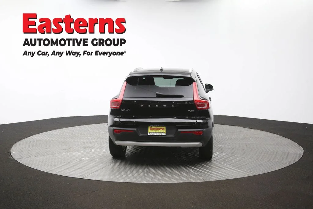 Used 2022 Black Volvo Momentum image 37